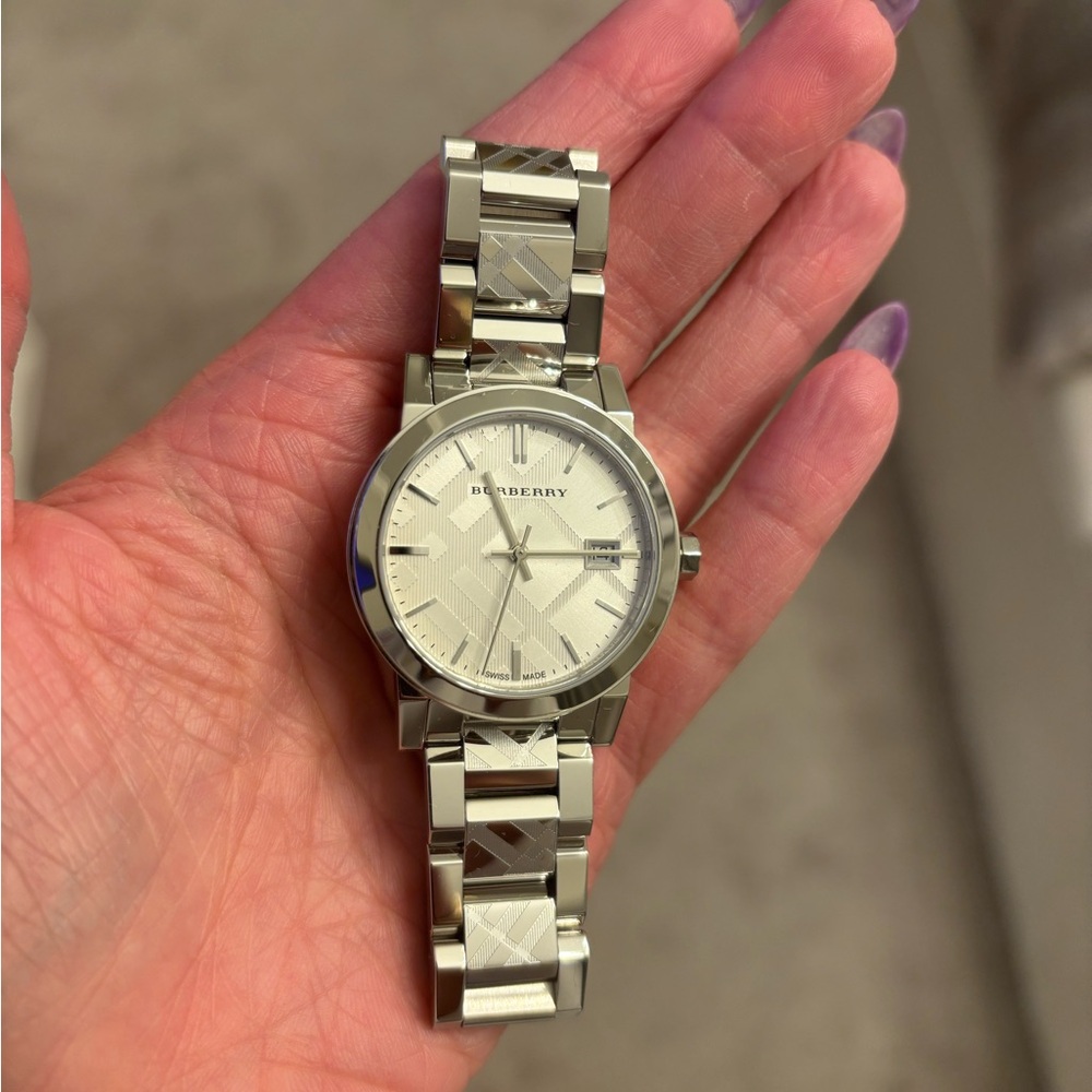 (NEEDS BATTERY) Burberry Silver Watch with Minimalist Design - Picture 7 of 15